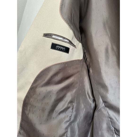 New Men's Angelo Rossi 11 Tan Color 2 Button Suit Size 42 S Micro Tech Stretch‎ - Picture 5 of 9